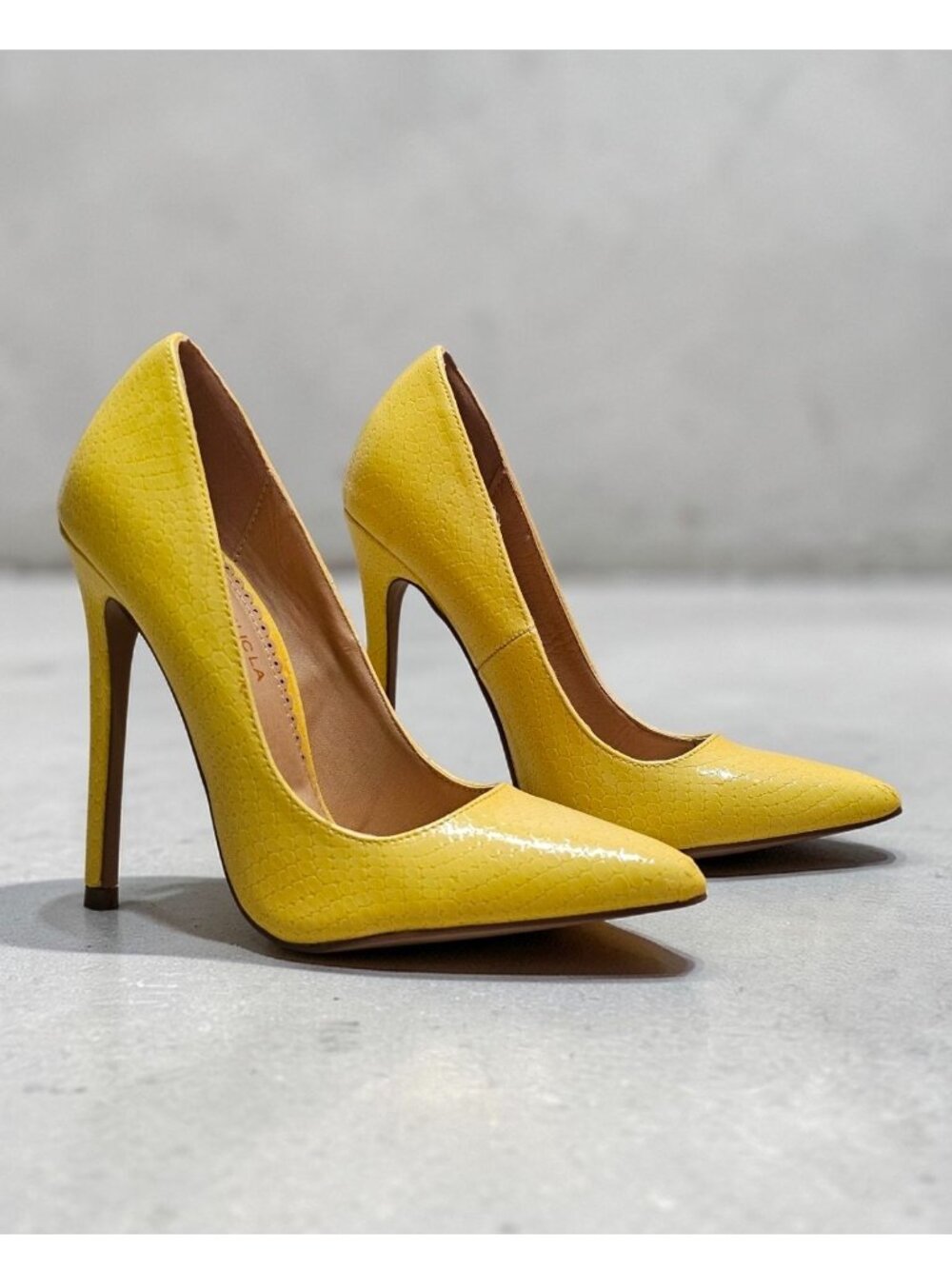 Yellow High Heel Pumps With Faux Snakeskin Texture & Pointed Toe Design